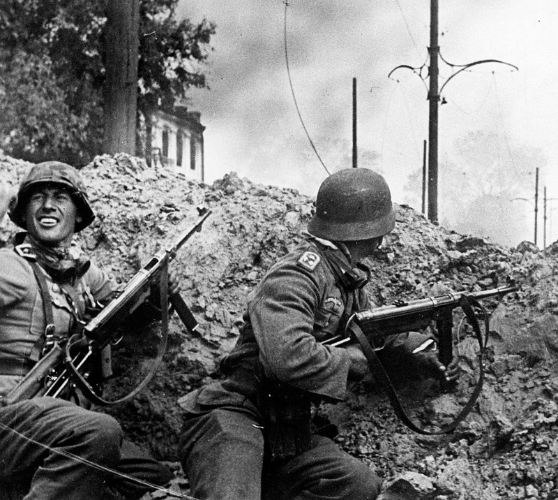 Illustration for article titled Este hombre mató a 242 nazis en cuatro meses con un solo dedo: si te movías o respirabas, estabas muerto